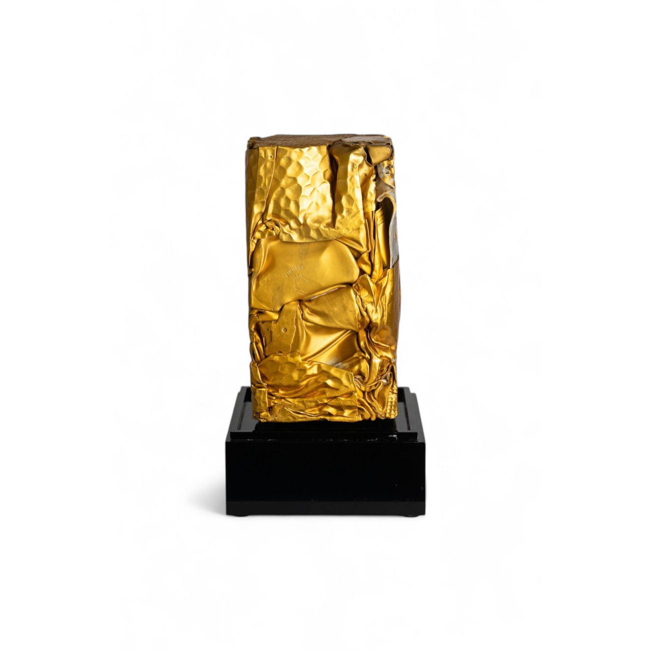 Compression GUIGOZ en aluminium doré et argenté de César, sur socle noir 02