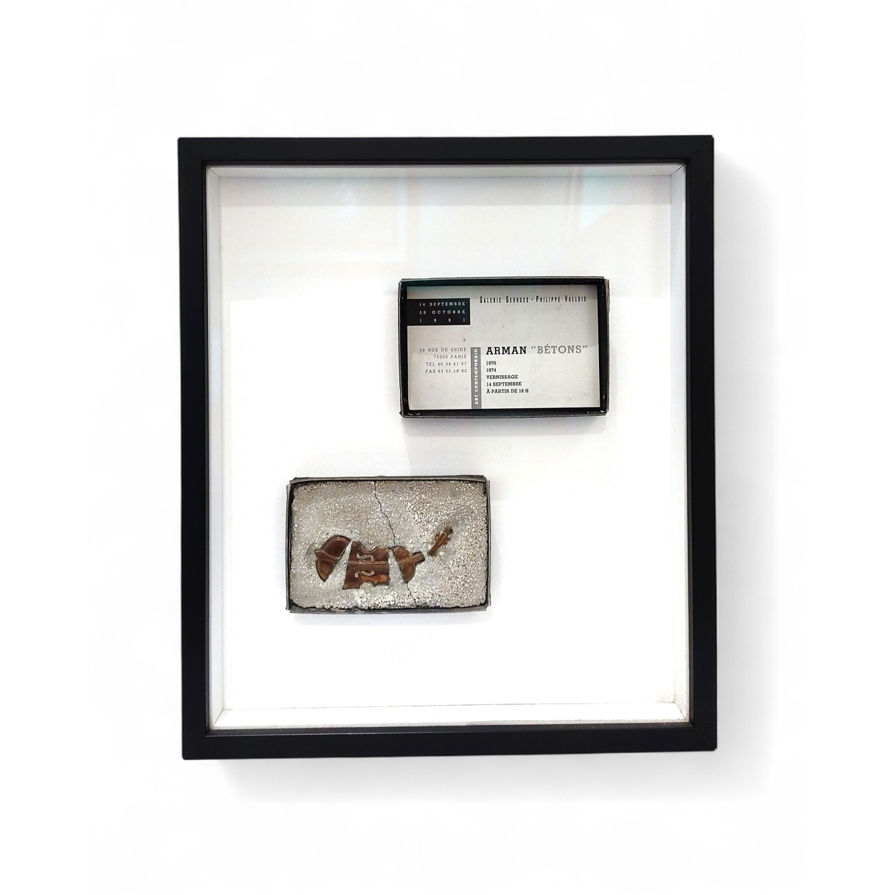 Œuvre « Bétons » d’Arman, assemblage de fragments d’objets coulés dans le béton