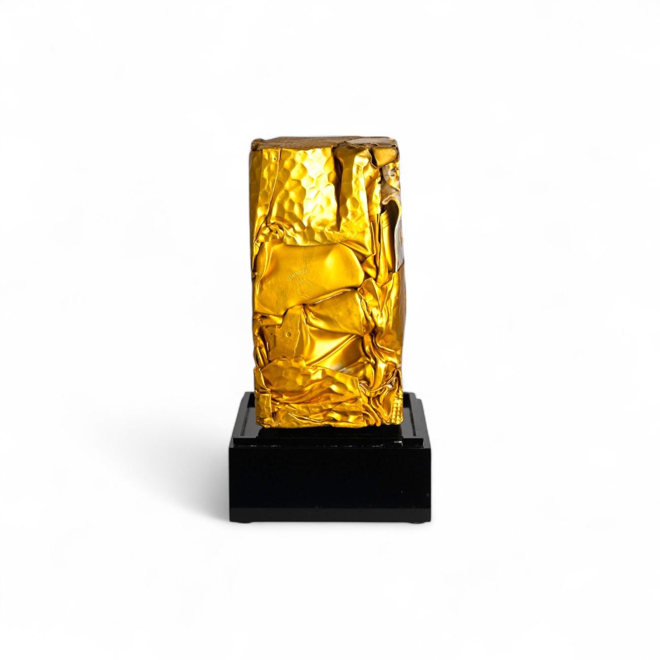 Compression GUIGOZ en aluminium doré et argenté de César, sur socle noir 02