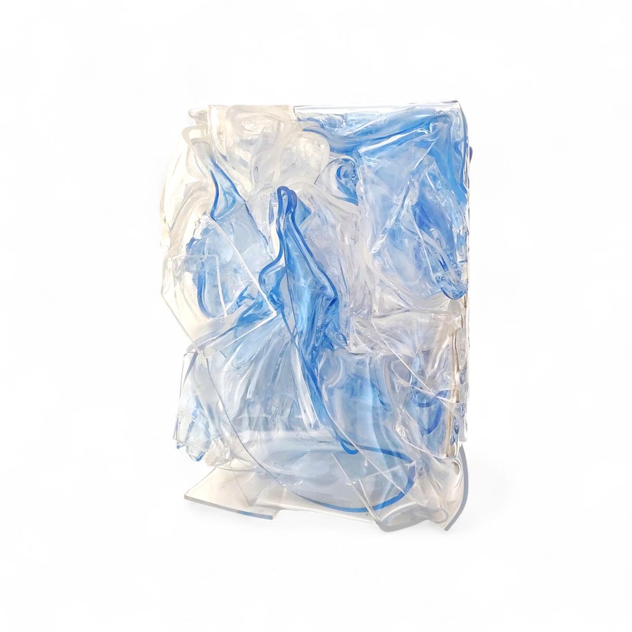 Compression de César Baldaccini composée de feuilles de plexiglas bleues et translucides 034