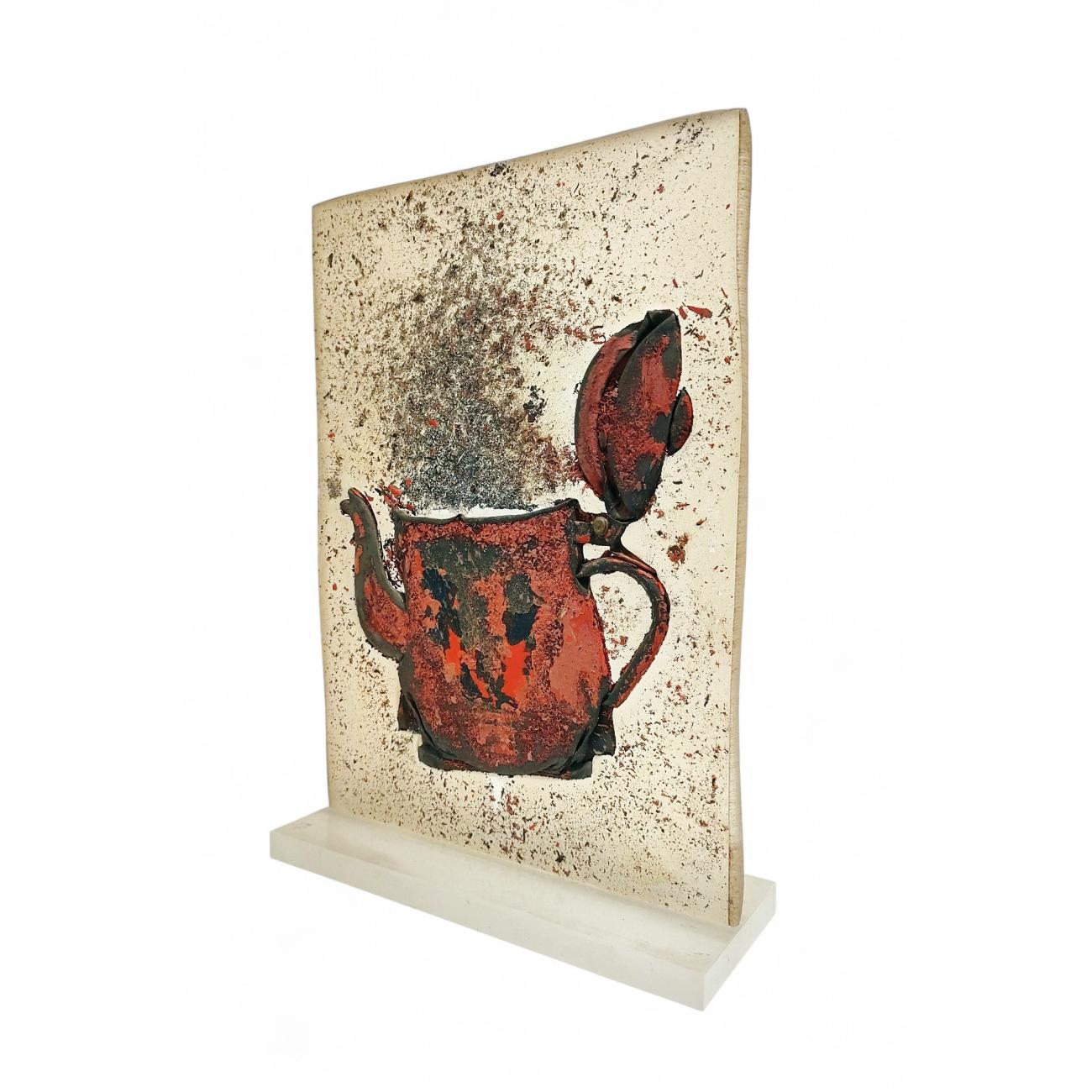 César Compression de théière en métal, incluse dans de la résine 03