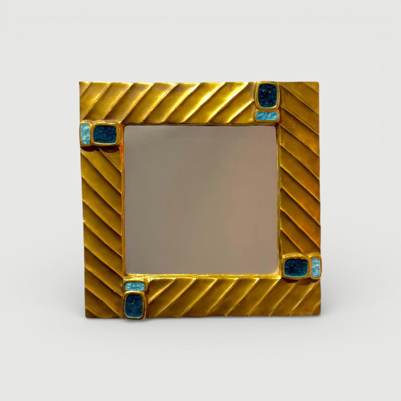 Terre estampée, pâte de verre et or au four. ESMERALDA