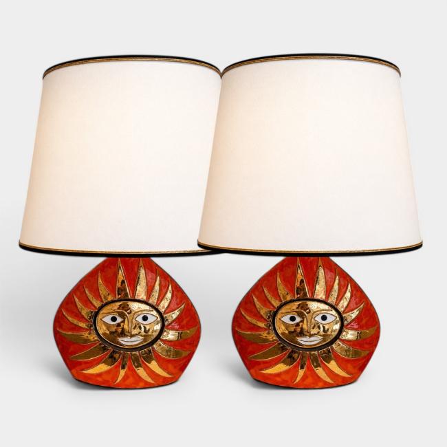 Paire de lampes Soleil des années 1960 par Mithé Espelt, en céramique émaillée couleur dites « Physalis » rehaussée d’or, modèle rare édité avant le lancement des éditions, présentée par la Galerie Omagh à Paris. 01