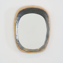 Grand miroir mural de forme libre par Mithé Espelt, vers 1948. Céramique estampée rehaussée de platine au four, contours irréguliers aux reflets dorés et argentés, exemplaire exceptionnel.