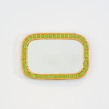Miroir oblong de Mithé Espelt en terre estampée dorée au four et pâte de verre verte, modèle créé vers 1952, épreuve d’époque non éditée par l’atelier